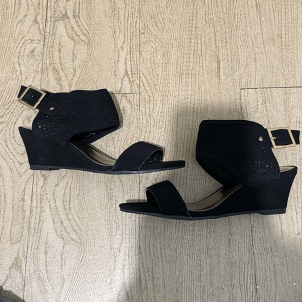 NIB Qupid black wedge heels size 6.5